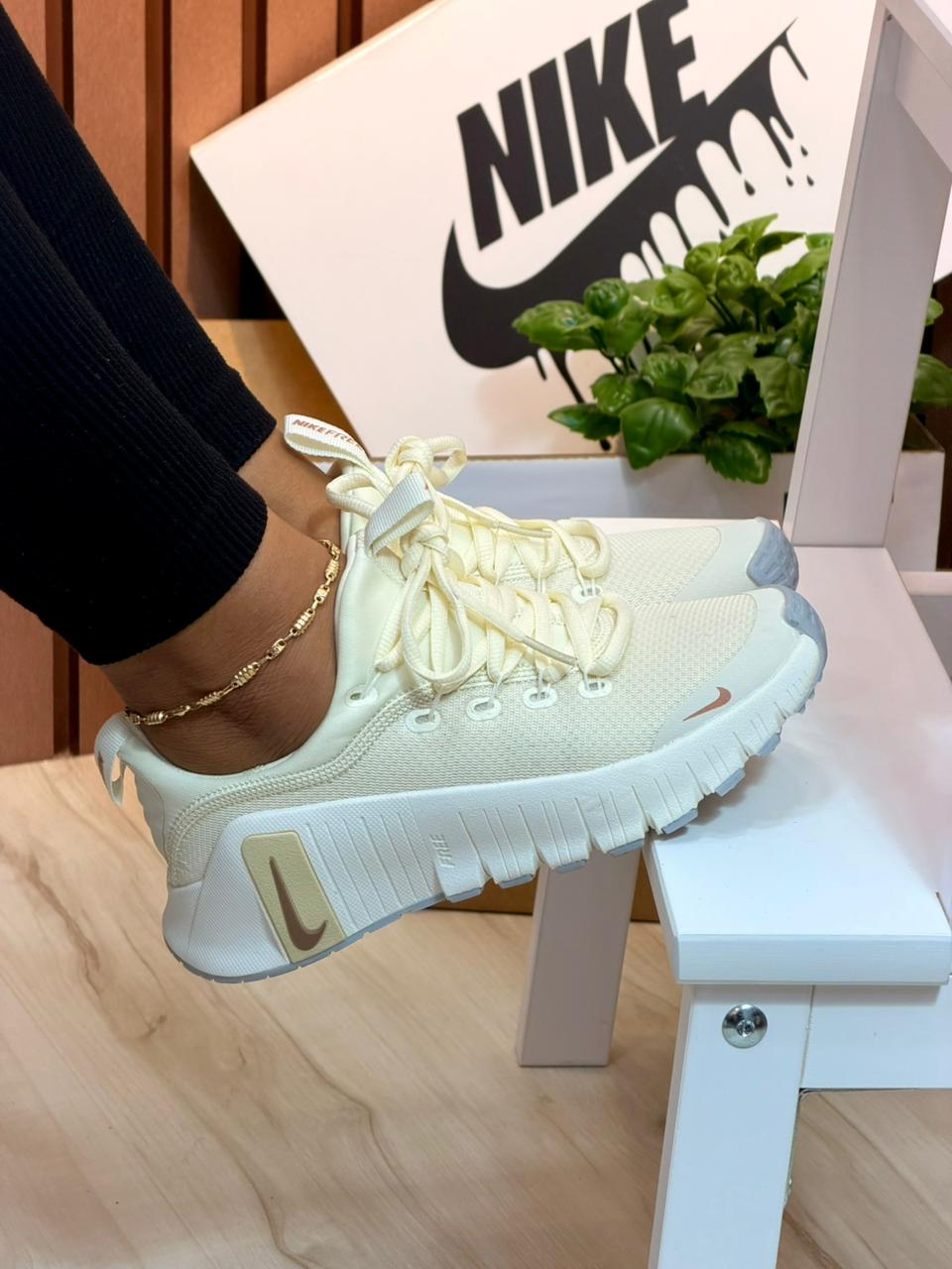 Nike Free Metcon Beige